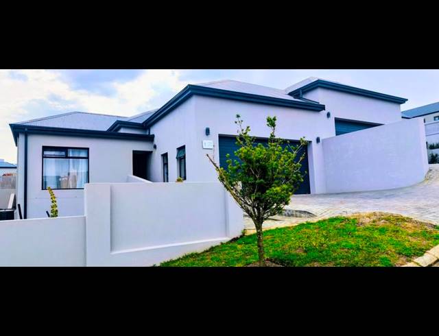 3 BEDROOM HOUSE FOR SALE IN BLUE MOUNTAIN VILLAGE